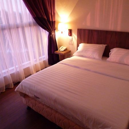 9 Square Hotel - Банги Екстериор снимка