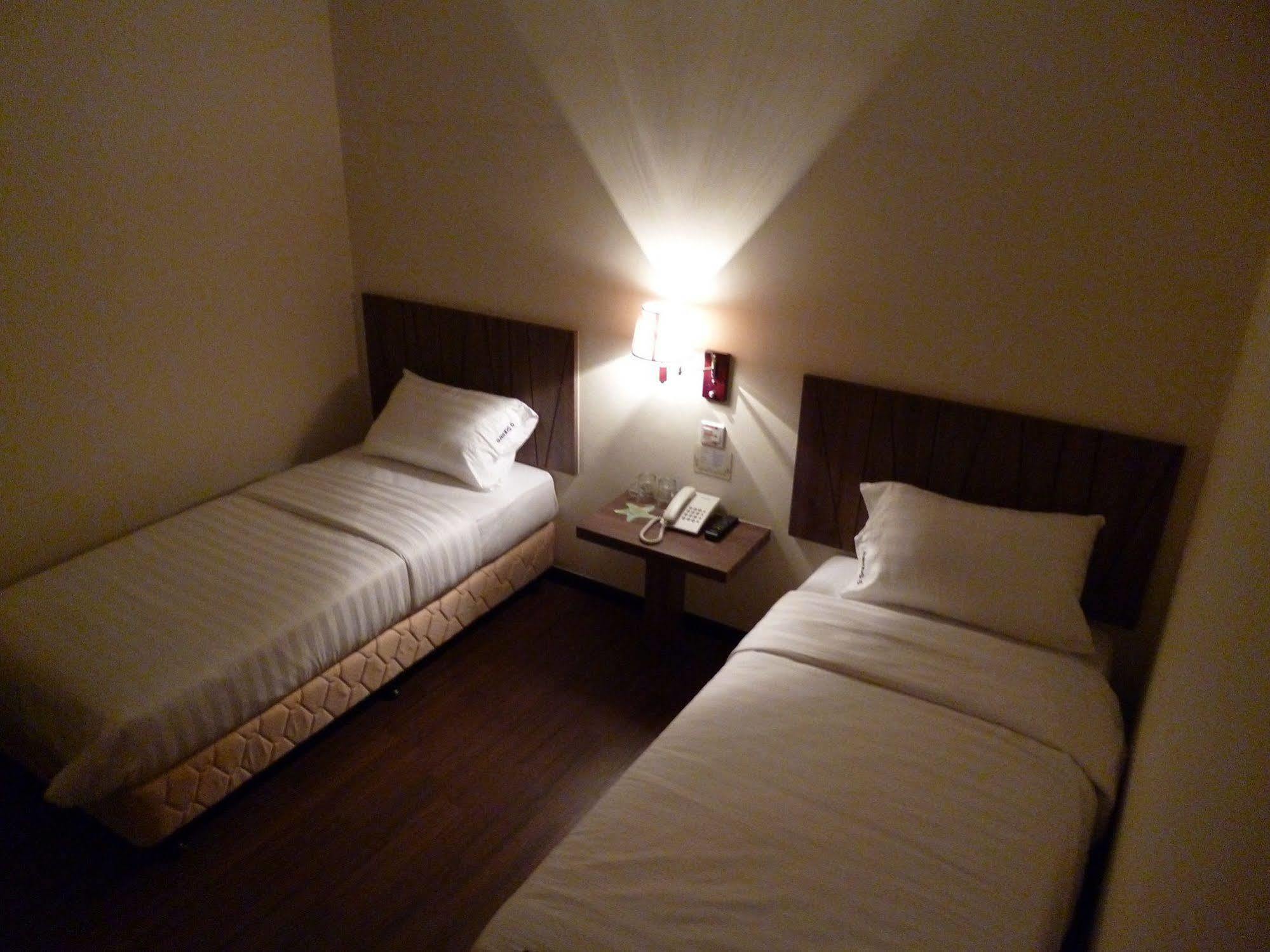 9 Square Hotel - Банги Екстериор снимка